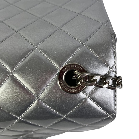 Design Inverso Silver Chain Crossbody Purse - Picture 8 of 15